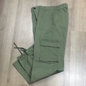 Women's Pea Green Cargo Pants Size: Medium